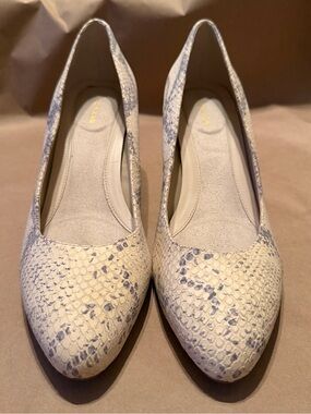 Cole Haan Snake-Print Wedge Sz 9